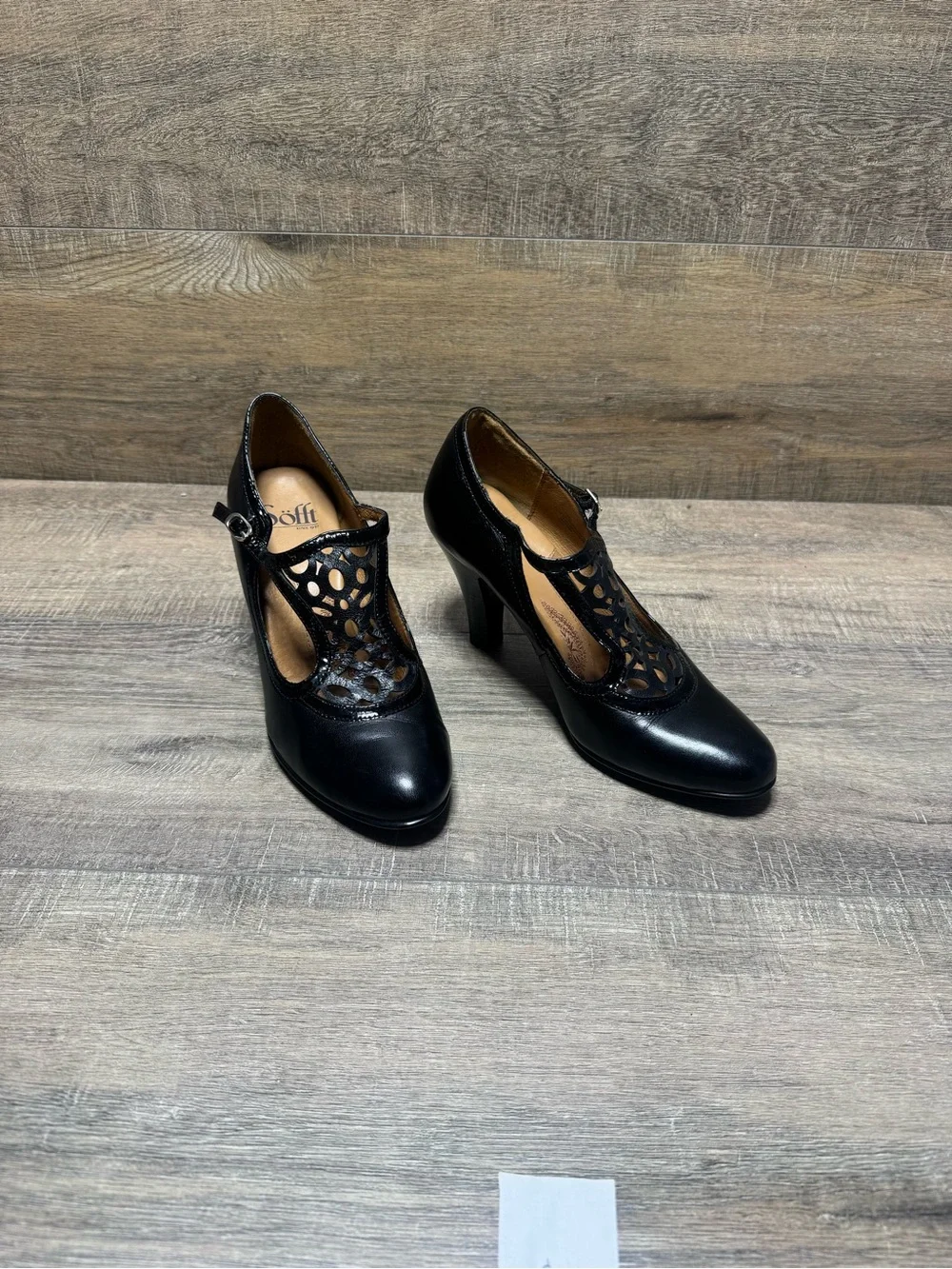 Sofft Black Cutout T-Strap Leather Heels